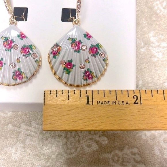 Brand New Betsey Johnson Floral Seashell Rhinestone Drop Earrings Beach Tropical - Picture 11 of 14